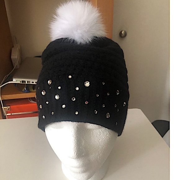 Carolyn Rowan Crystal Cashmere Beanie w/fox Fur Pompom - Picture 8 of 8